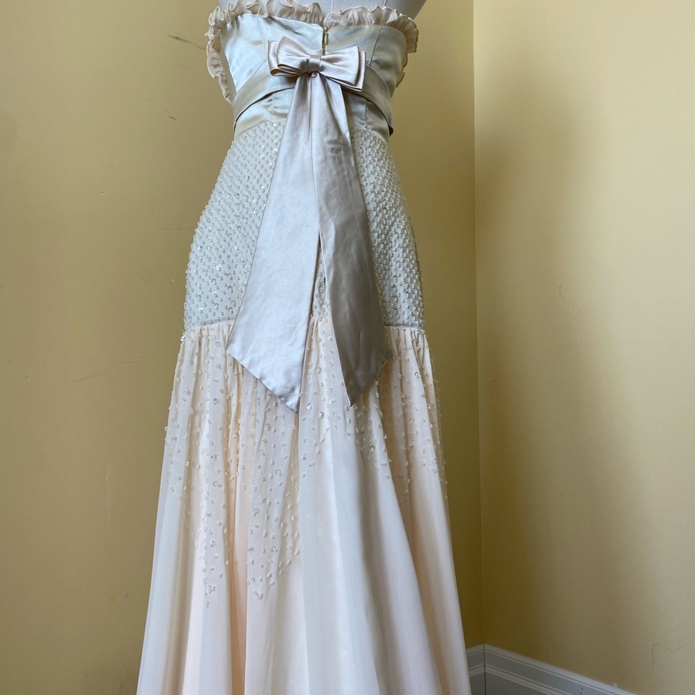 Strapless Ruffle Corset Top Wedding Dress - XS - Picture 7 of 15